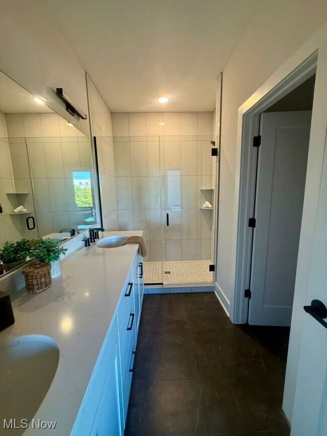 Building Photo - 1495 Superior Ave E