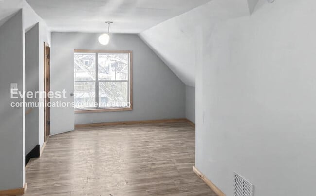 Building Photo - 1 Bed, 1 Bath with Off-Street Parking / Pet-Friendly / Vouchers Accepted / Available Now!