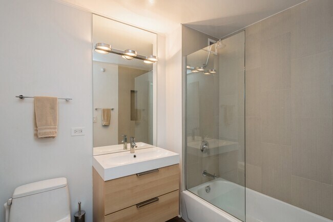 Building Photo - 2 E Erie St