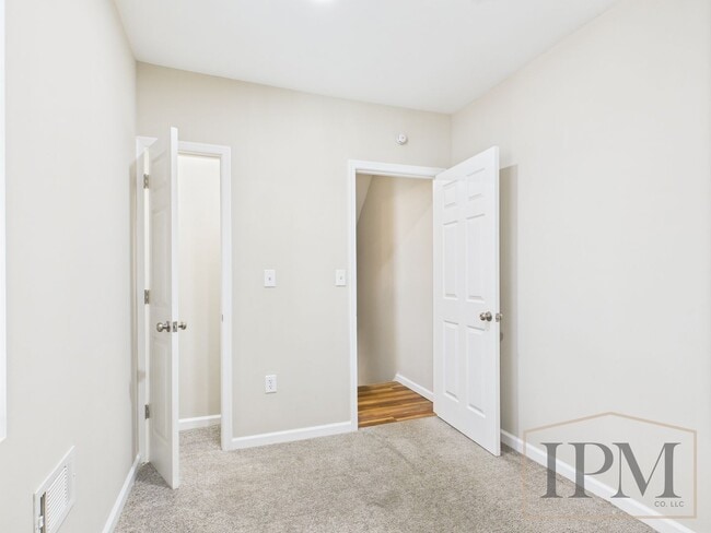 Building Photo - Available Now - Charming 3 Bedroom, 2 Bath...