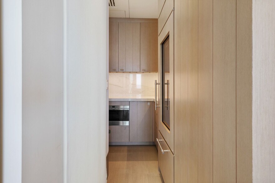 Building Photo - 716 The Strand