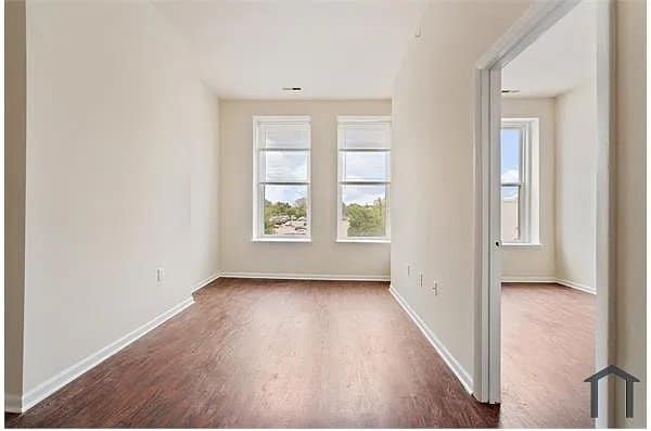 Building Photo - 317 E North Ave