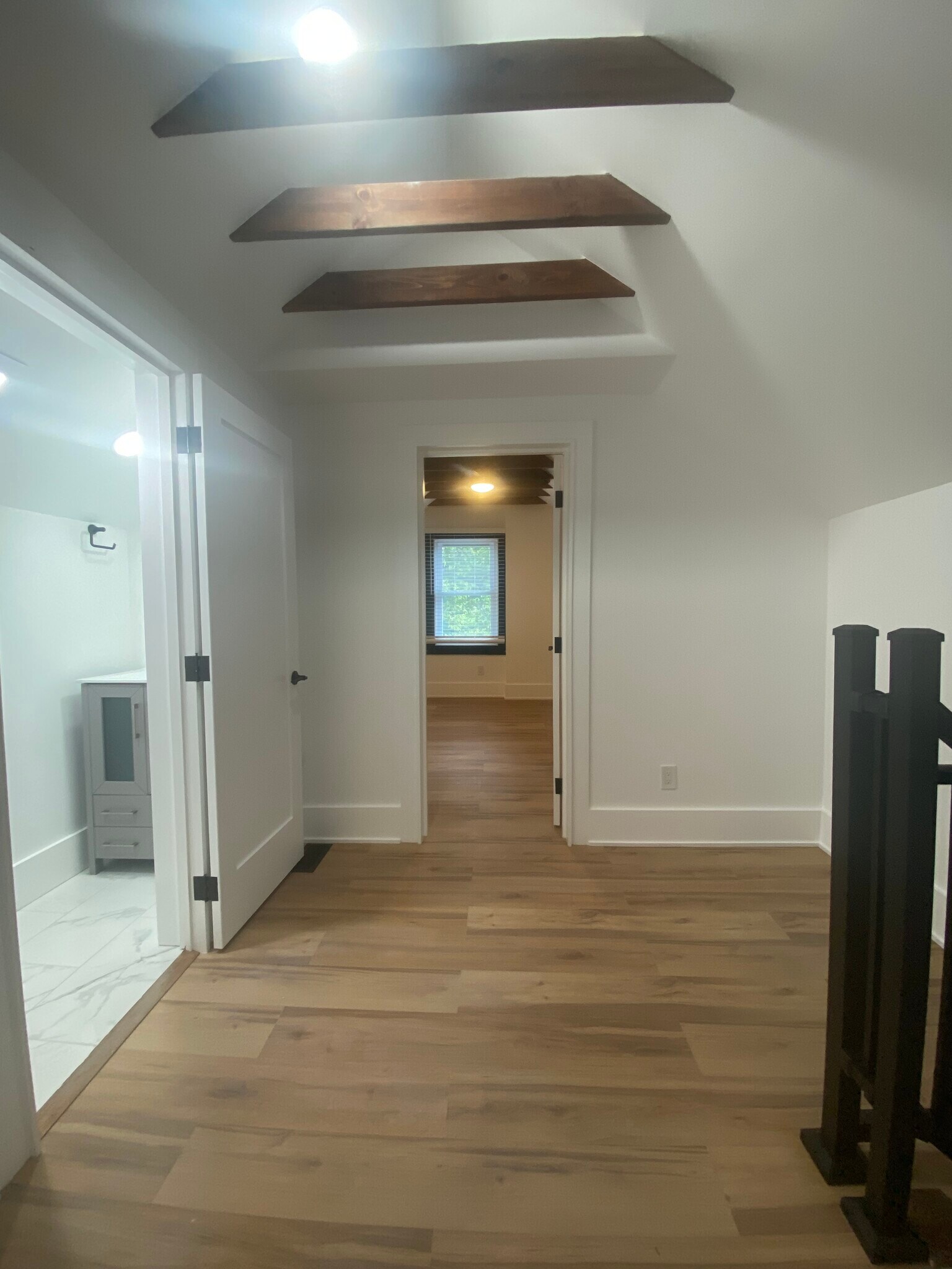 Upstairs bedrooms with half bath - 3409 Fernside Pl