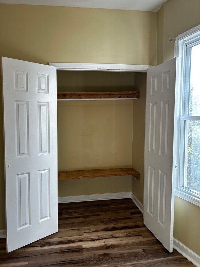 Building Photo - 1326 E Gibson St