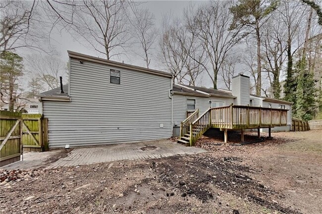 Building Photo - 2731 Georgian Terrace