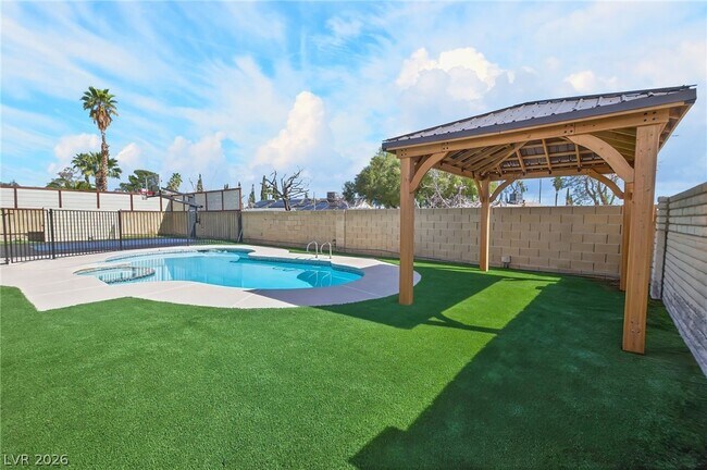 Building Photo - 5270 S Sepulveda Blvd