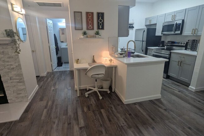 Building Photo - 2929 Kings Rd