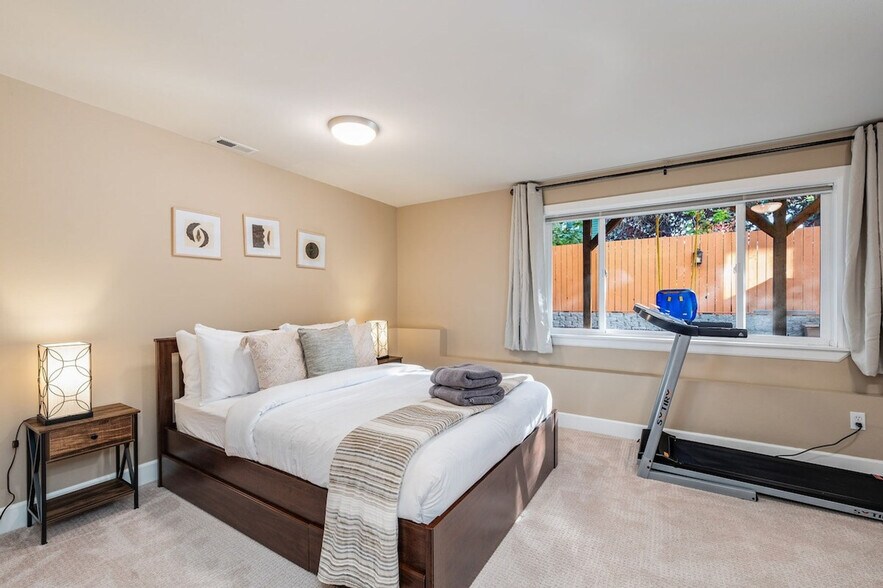 Building Photo - 4224 Francis Ave N