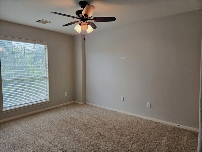 Building Photo - 31722 Royal Woods Ct