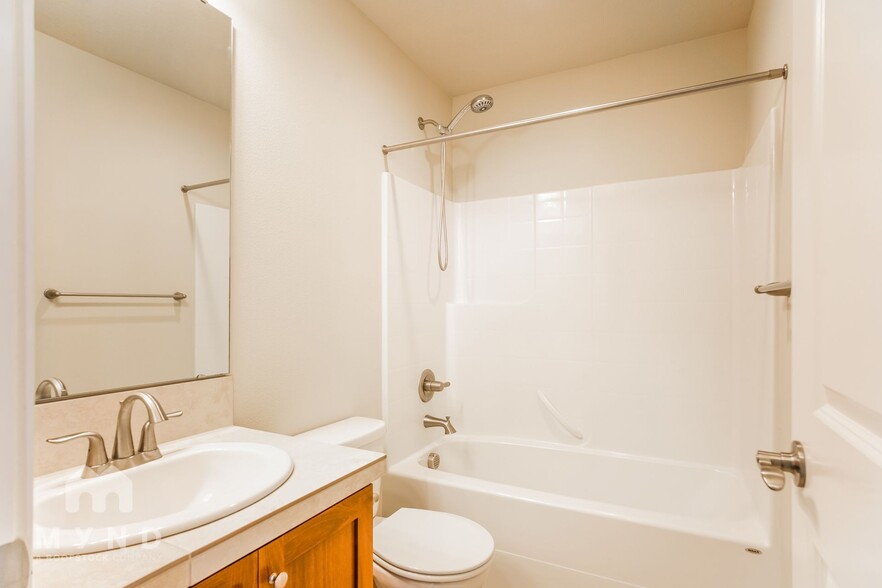 Building Photo - 13518 SW Beach Plum Terrace