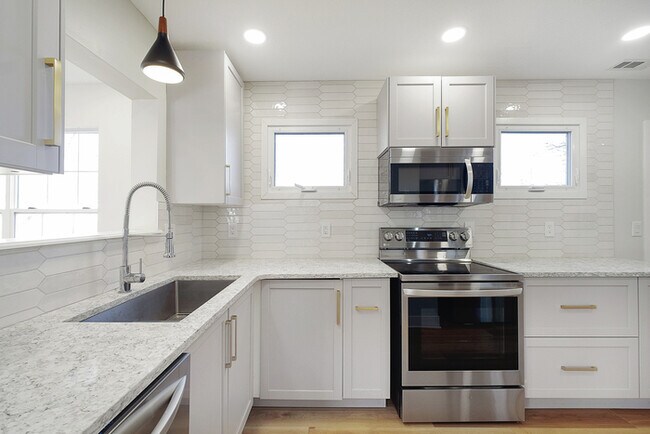 Building Photo - Beautifully 4-Bedroom Home in the Heart of Brownsburg!