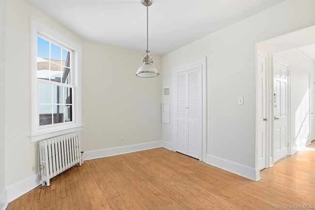 Building Photo - 320 Simpson Pl