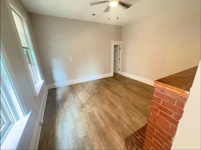 Building Photo - 2259 Loth St
