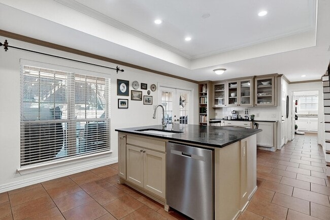 Building Photo - 2806 Sausalito Dr