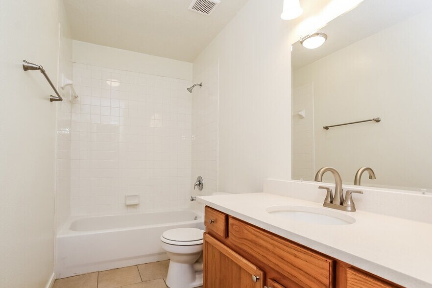 Building Photo - 3230 Candlepine Dr