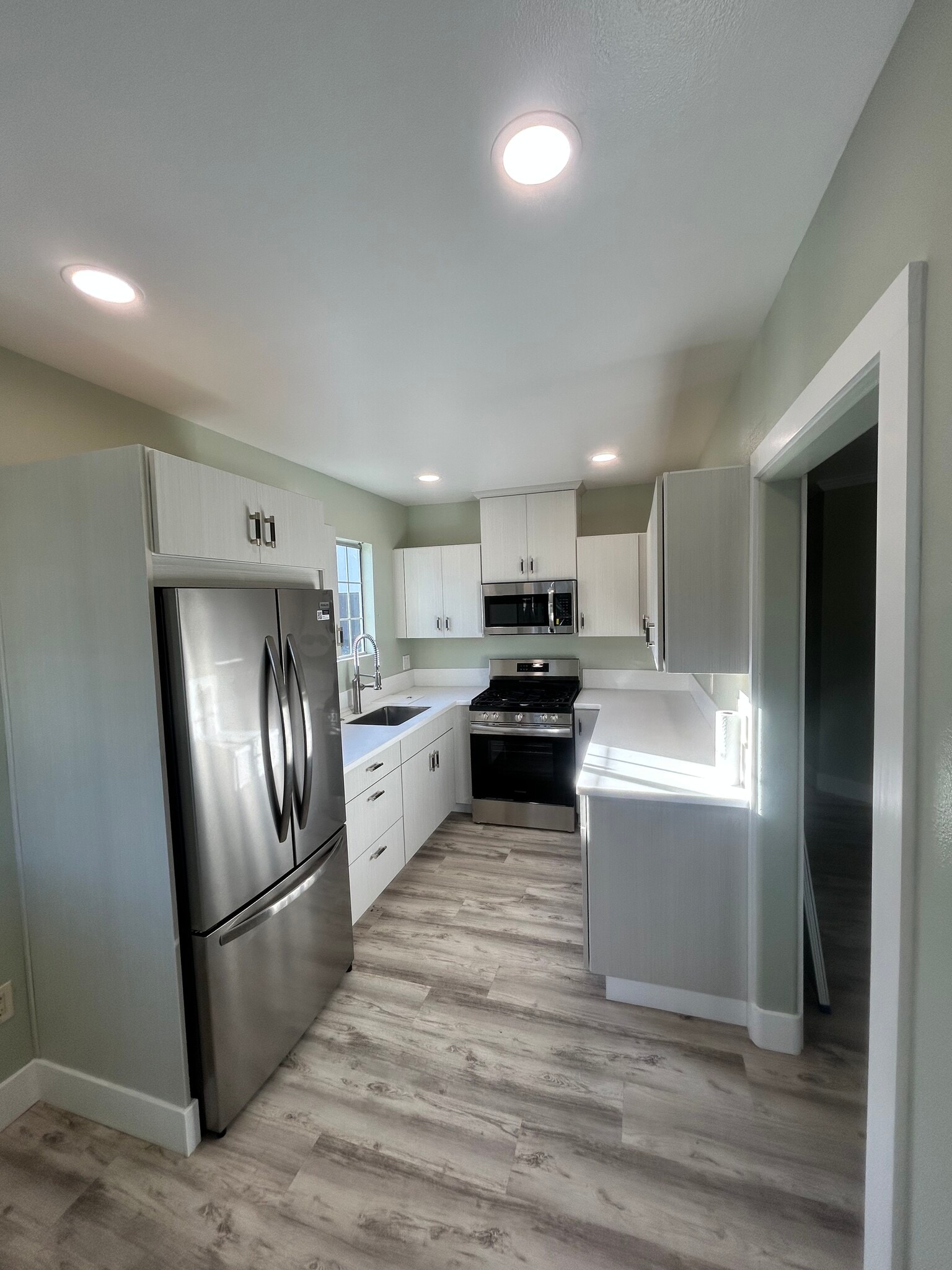 Building Photo - 408 W 2nd St