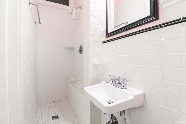 Building Photo - 720 S Park Ave