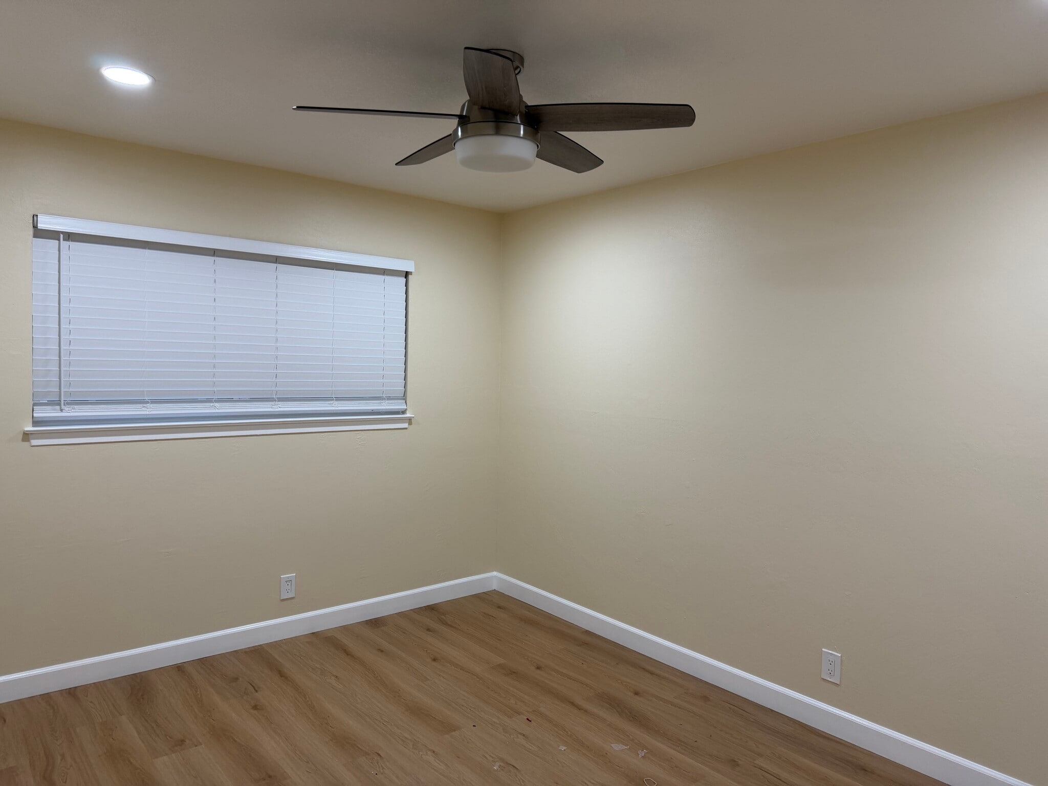 Building Photo - 545 Northlake Dr