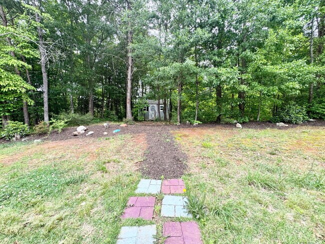 Building Photo - 3 Bedroom, 2 Bath w/ Immediate Availability in Walhalla