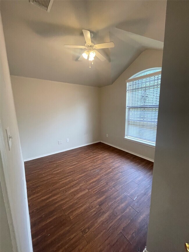 Building Photo - 2831 Sockeye Dr