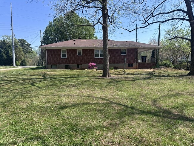 Building Photo - 1123 Franklin Turnpike