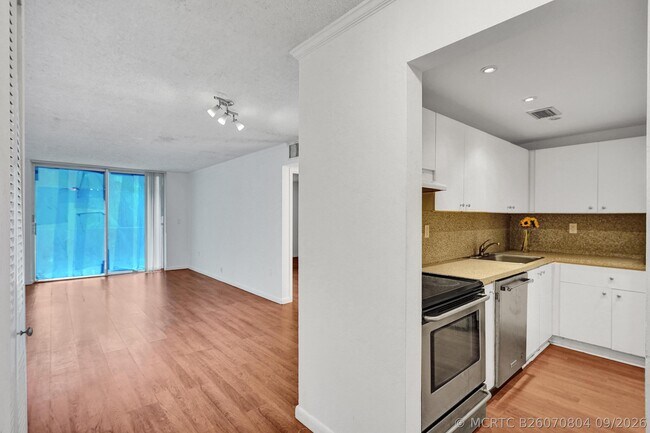 Building Photo - 1805 Sans Souci Blvd