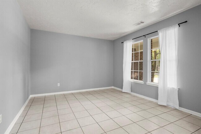 Building Photo - 6615 Broken Stone