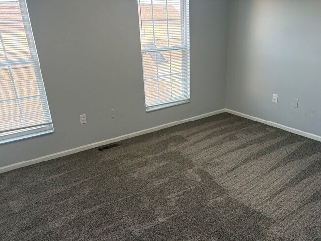 Building Photo - Charming & NEWLY Renovated 2-Bedroom Condo...