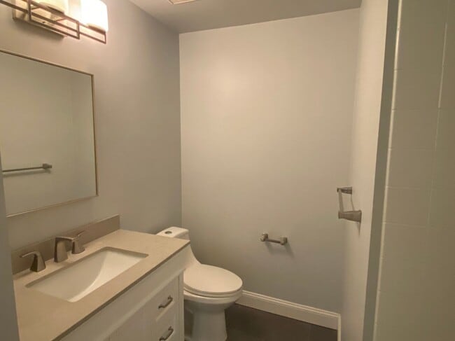 Building Photo - 2205 Brookhaven Dr