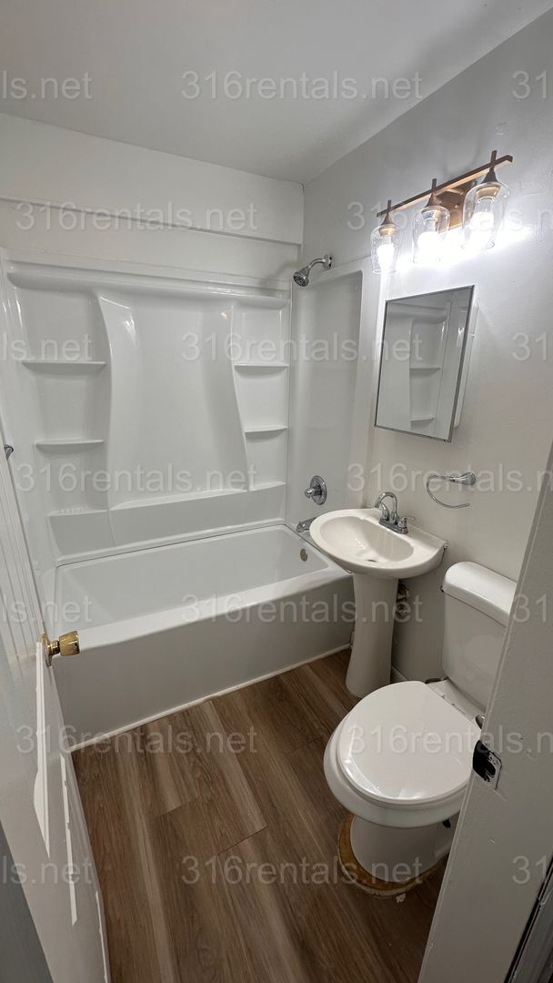 Building Photo - $1000 - 3 bed 1 bath - Single Family Home