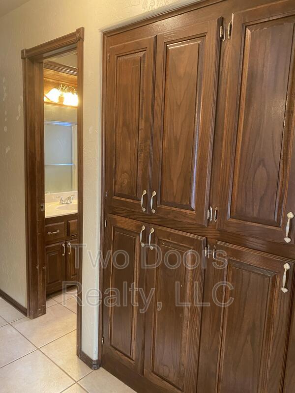 Building Photo - 617 Allison Ln