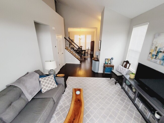 Building Photo - Great end unit in Waters Edge! Master on the main!