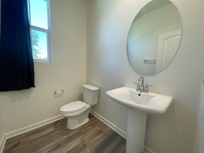 Building Photo - 5-Bedroom Home, Including In-Law Suite, in...