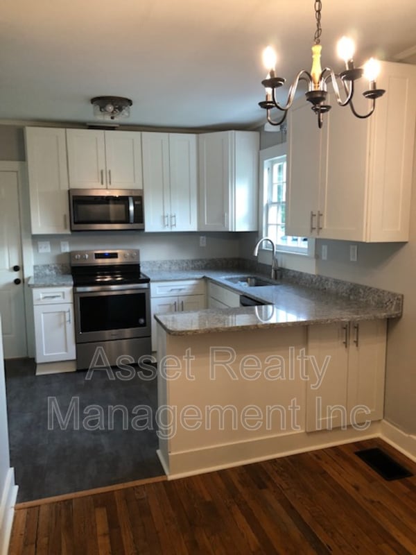 Building Photo - 3730 Speedway Cir