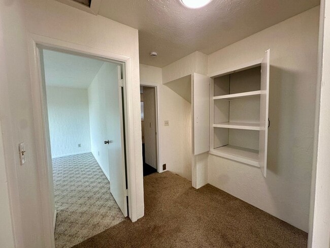 Building Photo - Large Home For Rent In Rexburg