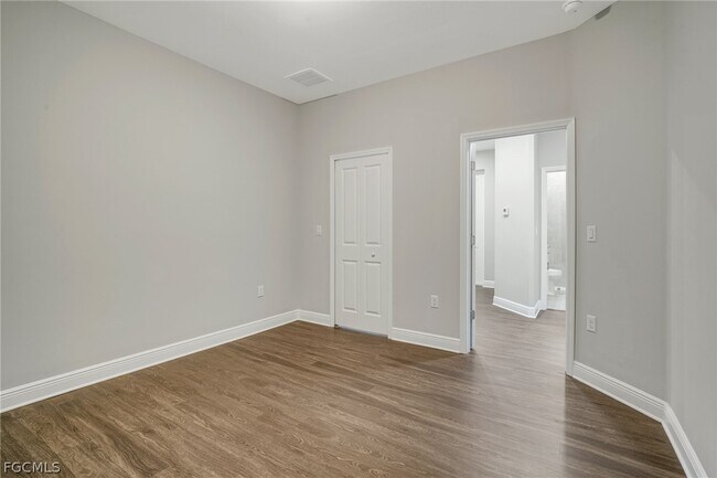 Building Photo - 809 Agnes Ave