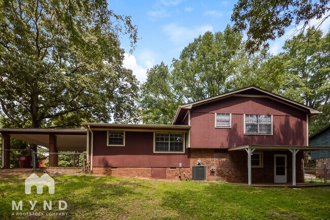 Building Photo - 3553 Charlotte Dr
