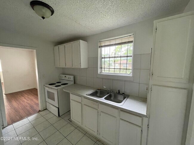Building Photo - 1717 W 26th St