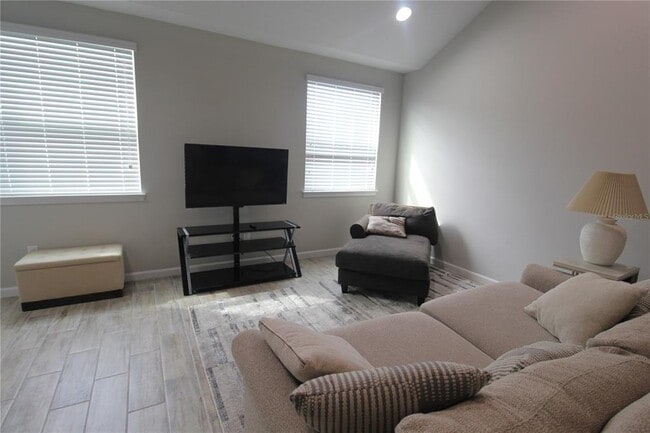 Building Photo - 11819 Brookside Dr