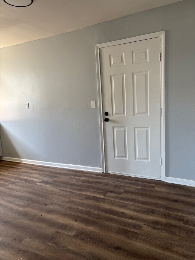 Building Photo - 131 E Jefferson St