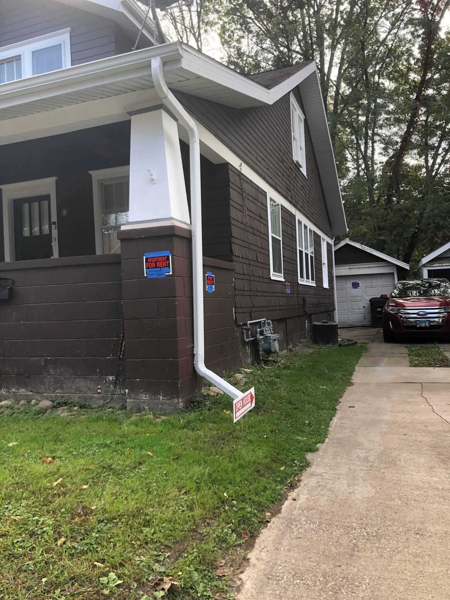 Side-Rear Entrance to 2nd Floor - 1012 W Armstrong Ave