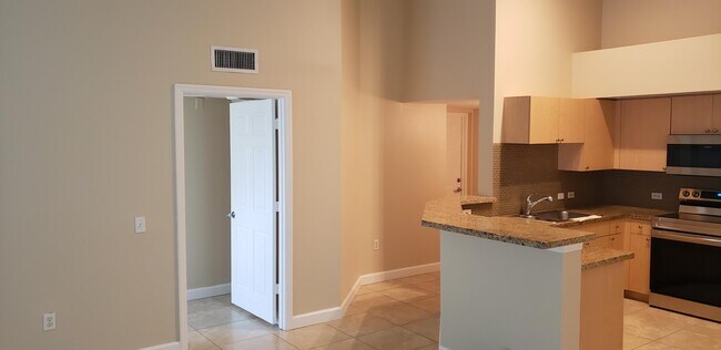 Building Photo - 818 Villa Cir