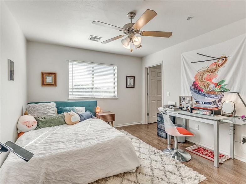 Building Photo - 1320 12th Ave SE