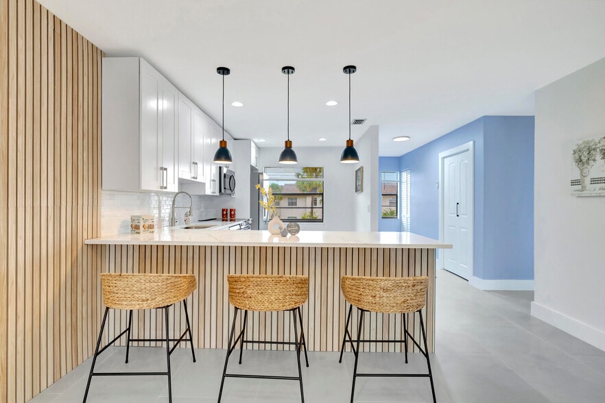 Building Photo - 7898 Eastlake Dr