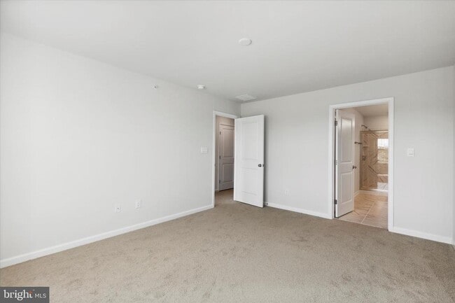 Building Photo - 76 Fonthill Ct
