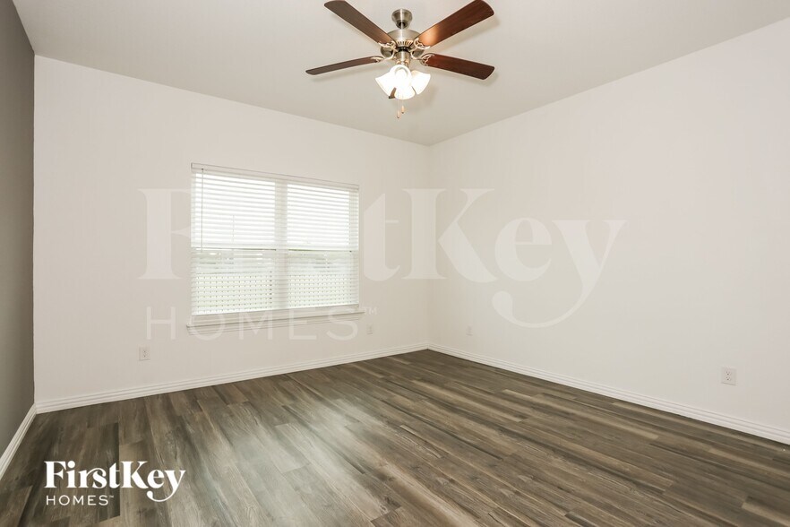 Building Photo - 7352 Parkside Pl Dr