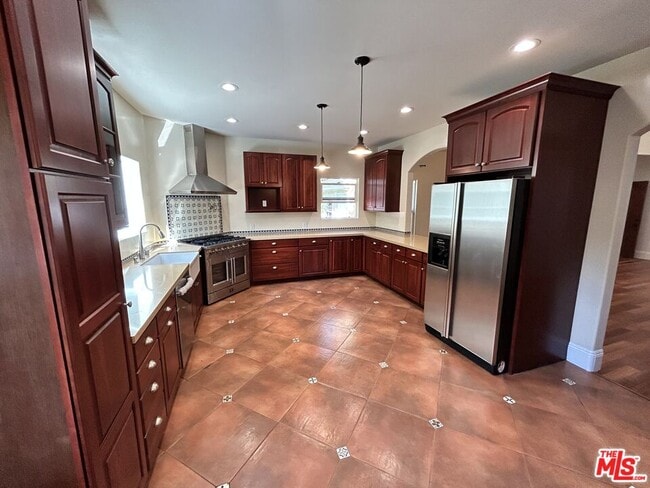 Building Photo - 8302 S Sepulveda Blvd