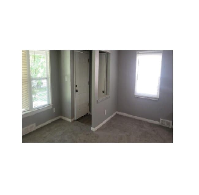 Building Photo - 9220 Mansfield St