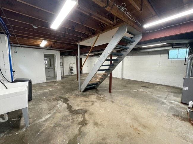 Building Photo - Tastefully Updated 3 Bedroom Home in McCandless!
