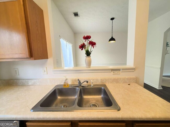 Building Photo - 619 Kenridge Way